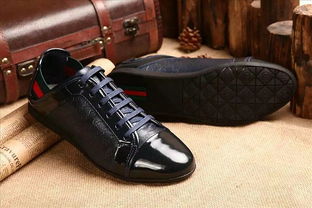 經(jīng)典與時尚的交融——2015古奇專柜款男士休閑皮鞋